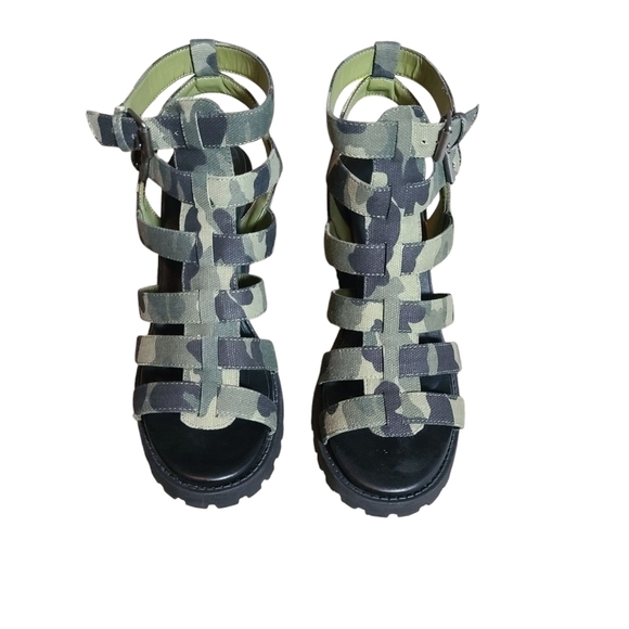 DIRTY LAUNDRY NWOT Fun Stuff Heeled Strappy Sandal In Camo Size 8.5 EUR 39 - Picture 2 of 13